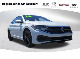 Used 2024 Volkswagen Jetta SE image 1