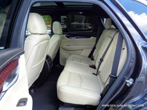 Used 2019 Cadillac XT5 Luxury w/ LPO, Radiant Package AWD/4WD image 18