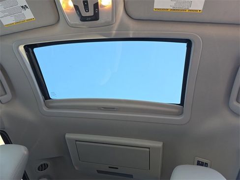 Used 2015 Toyota Sienna L image 22