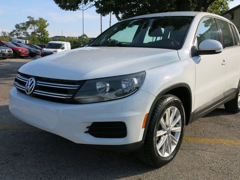 Used 2017 Volkswagen Tiguan Limited w/ Alloy Wheels Package image 2