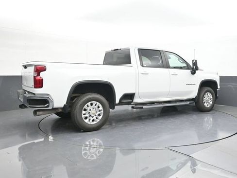 Used 2024 Chevrolet Silverado 2500 LT AWD/4WD image 16