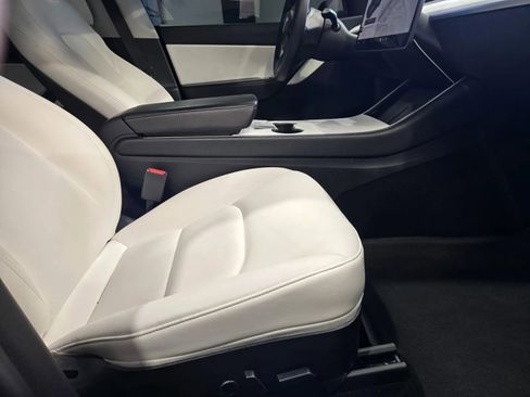 Used 2021 Tesla Model Y Long Range image 7