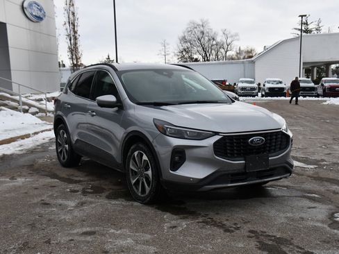 Used 2024 Ford Escape Platinum image 9