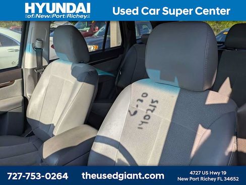 Used 2012 Hyundai Santa Fe SE w/ Premium Pkg 3 FWD image 3