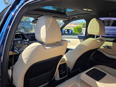 Used 2023 BMW 330i Sedan w/ Premium Package image 18