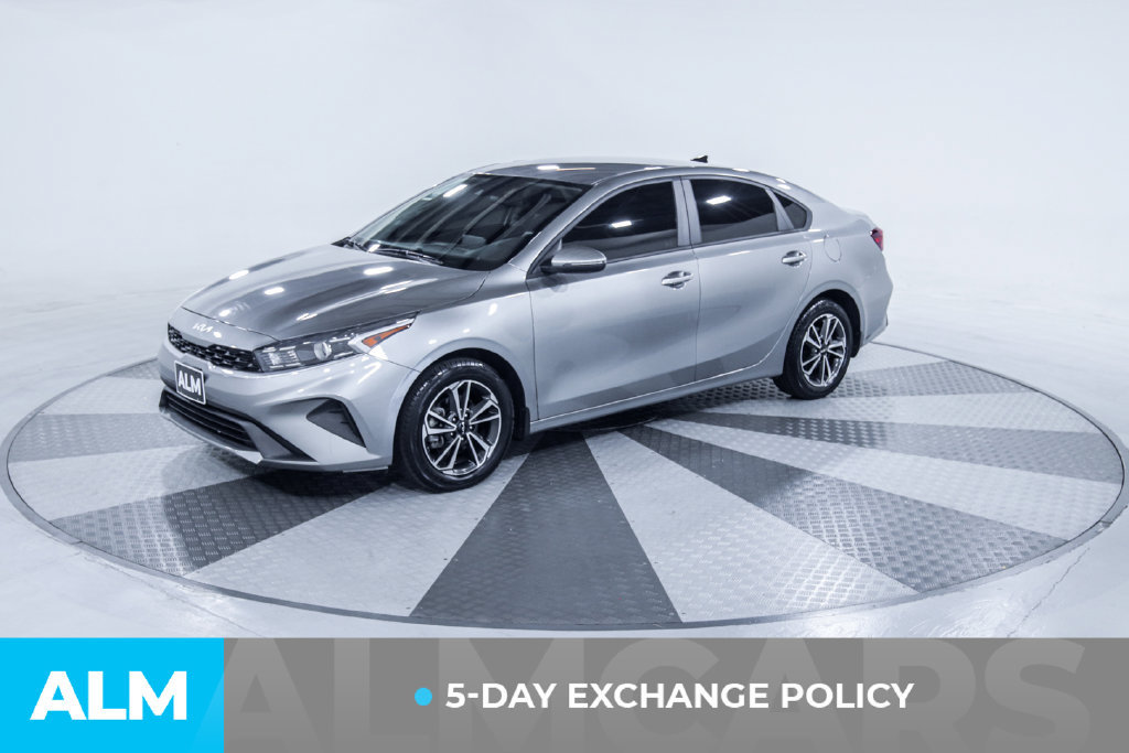 Used 2023 Kia Forte LXS w/ LXS Technology Package FWD image 3