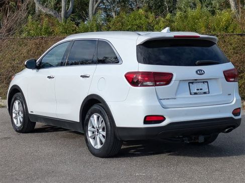 Used 2019 Kia Sorento LX w/ LX Convenience Package image 3