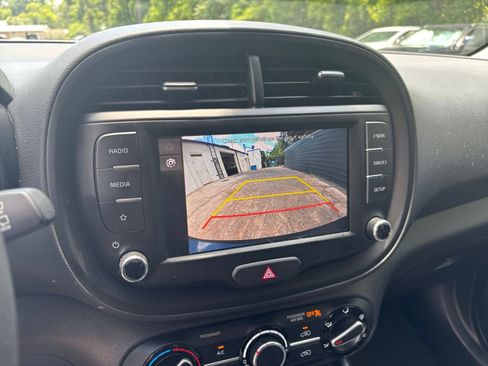 Used 2025 Kia Soul LX w/ LX Technology Package FWD image 20