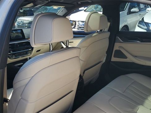Used 2018 BMW 530i w/ Premium Package image 13