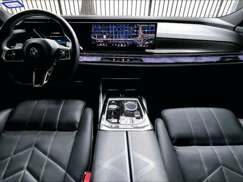 Used 2025 BMW 740i image 15