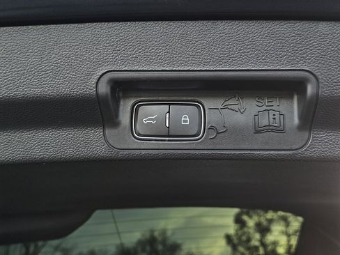 Used 2022 Ford Explorer XLT w/ Class IV Trailer Tow Package image 10