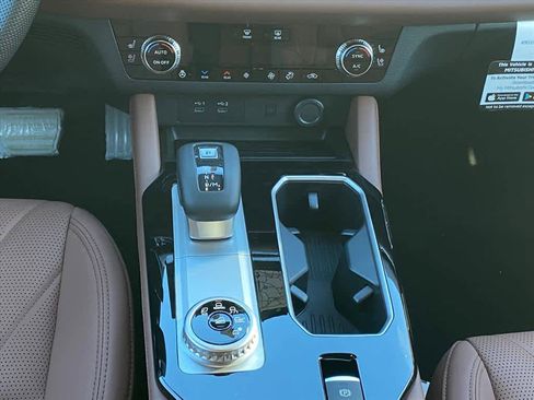 New 2025 Mitsubishi Outlander SEL image 6