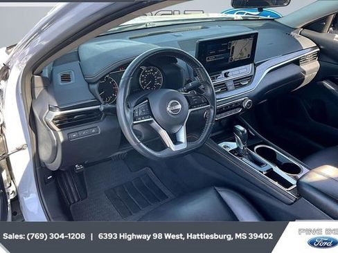 Used 2023 Nissan Altima 2.5 SR w/ SR Premium Package image 12