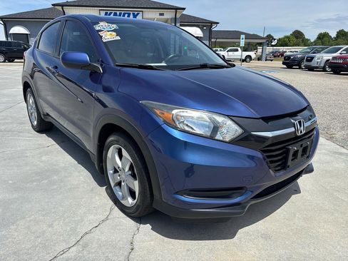 Used 2017 Honda HR-V LX image 2
