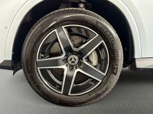 Used 2025 Mercedes-Benz GLC 300 4MATIC w/ AMG Line image 19