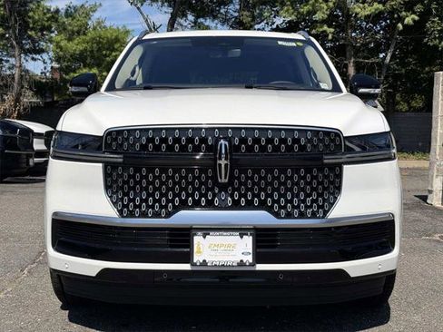 New 2025 Lincoln Navigator L Reserve image 2