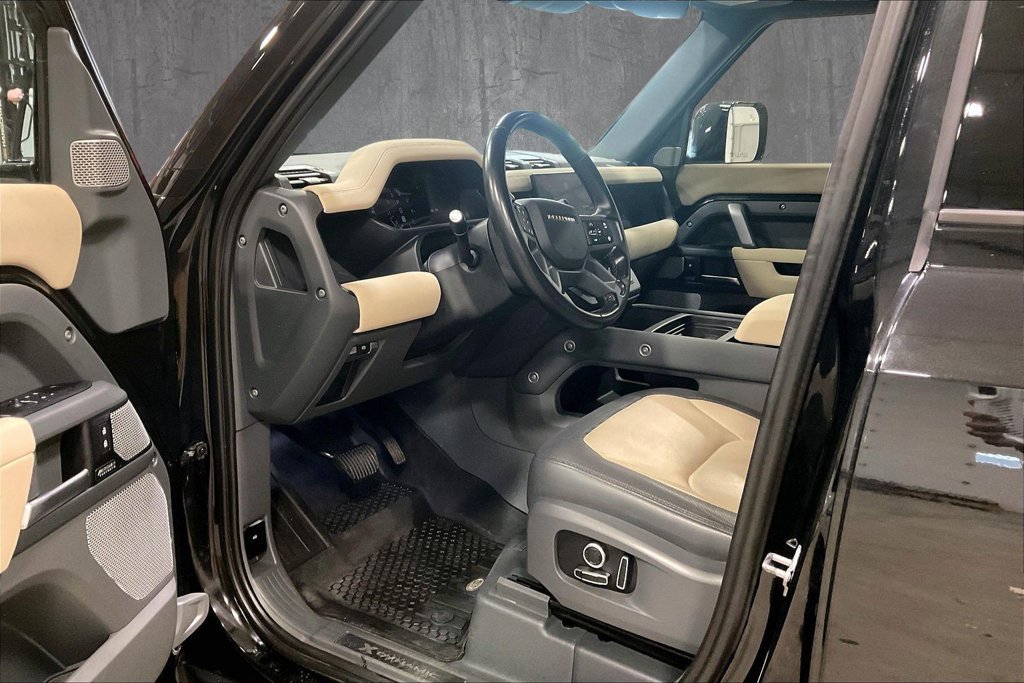 Used 2023 Land Rover Defender 130 X-Dynamic SE AWD/4WD image 18