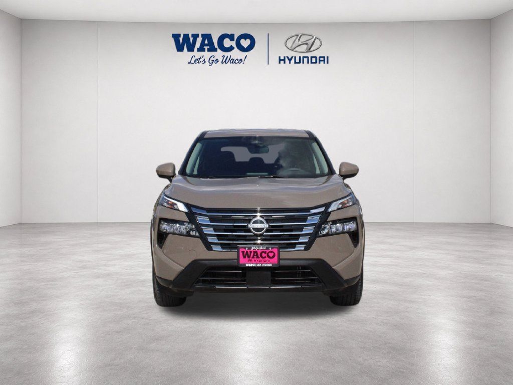 Used 2024 Nissan Rogue SV FWD image 2