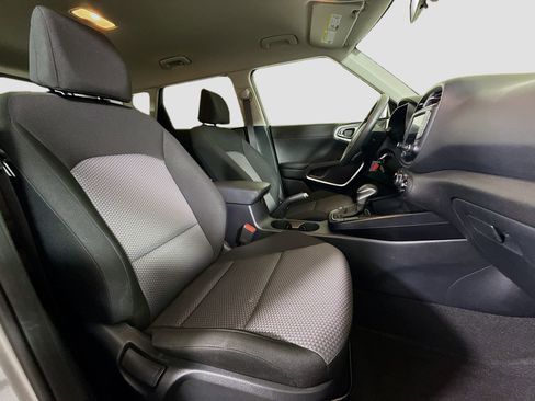 Used 2025 Kia Soul LX w/ LX Technology Package image 28