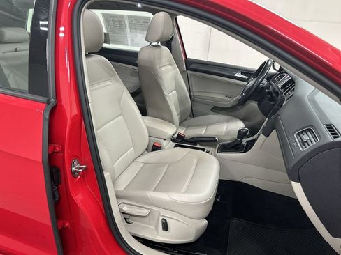 Used 2018 Volkswagen Golf SE FWD image 23