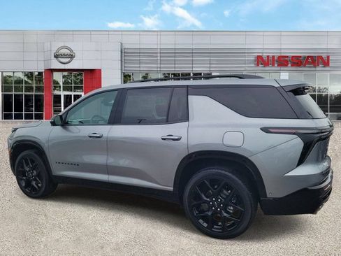 Used 2024 Chevrolet Traverse RS w/ LPO, Floor Liner Package FWD image 5