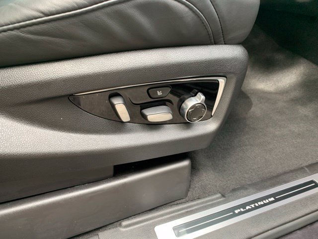 Used 2018 Cadillac Escalade Platinum AWD/4WD image 16