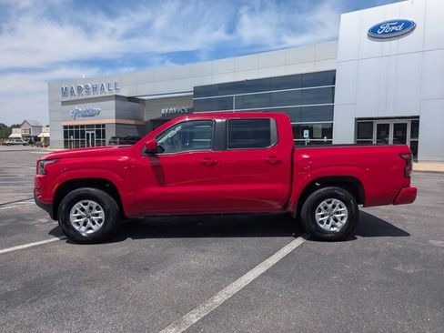 Used 2024 Nissan Frontier SV AWD/4WD image 2