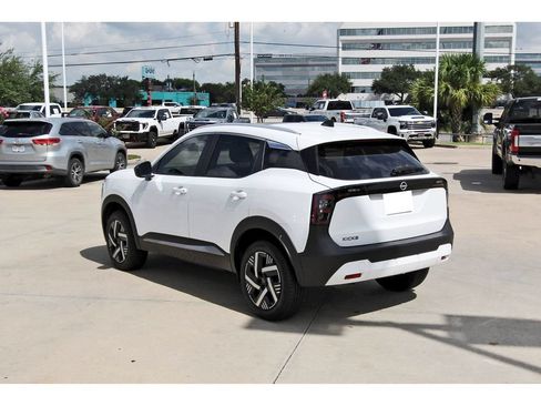 Used 2026 Nissan Kicks SV w/ SV Premium Package FWD image 4