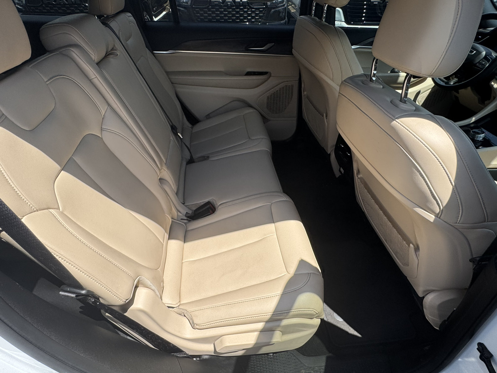 Used 2025 Jeep Grand Cherokee L Limited RWD image 18