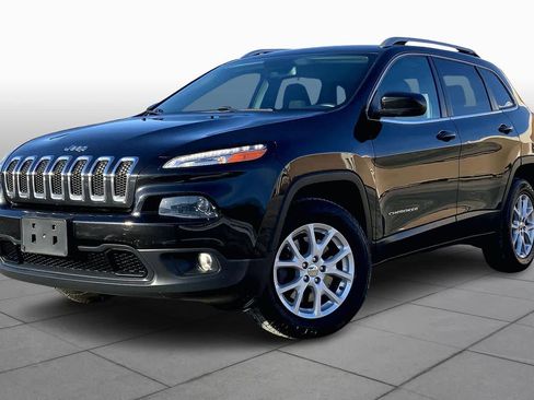 Used 2016 Jeep Cherokee Latitude w/ Cold Weather Group image 1