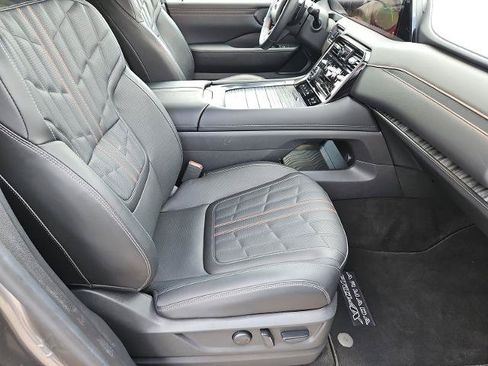 Certified 2025 Nissan Armada PRO-4X AWD/4WD image 13