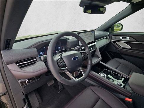 New 2026 Ford Explorer Platinum image 3