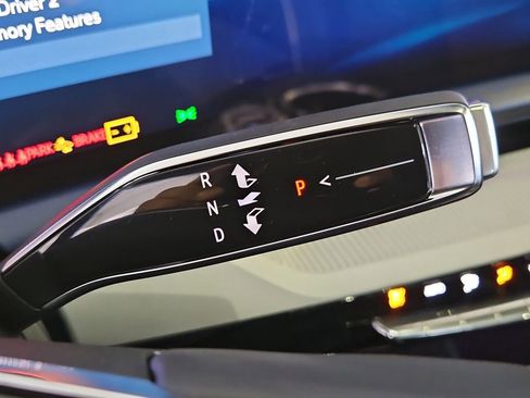 New 2025 Cadillac Optiq Sport 2 image 38