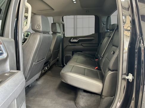 Used 2025 GMC Sierra 1500 SLT AWD/4WD image 10