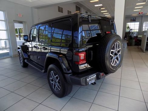 Certified 2024 Jeep Wrangler Unlimited Sahara w/ Technology Group AWD/4WD image 5