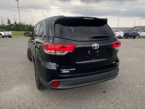 Used 2019 Toyota Highlander LE AWD/4WD image 7