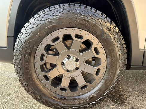 Used 2020 Jeep Cherokee Limited image 15