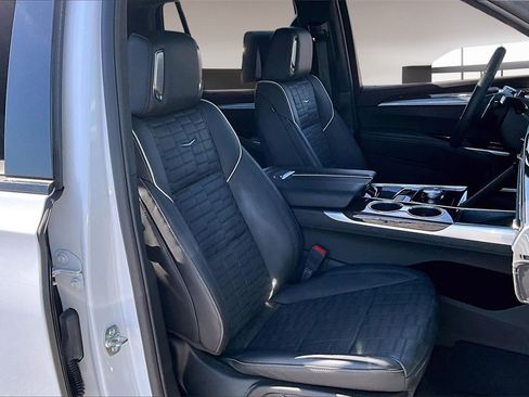 Used 2025 Cadillac Escalade Sport Platinum w/ LPO, ONYX Package image 7