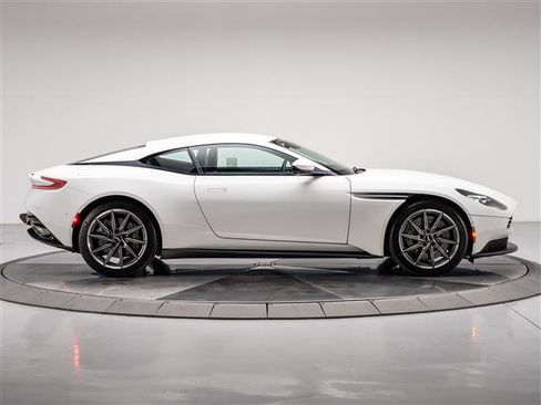 Used 2019 Aston Martin DB11 Base image 14