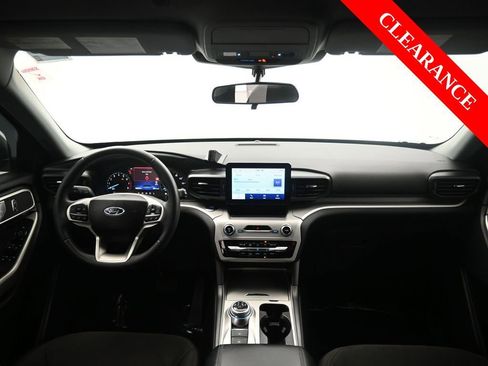 Used 2024 Ford Explorer XLT image 14