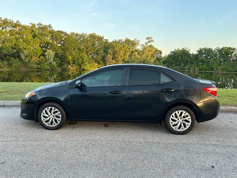 Used 2019 Toyota Corolla LE image 2