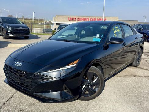 Used 2023 Hyundai Elantra SEL image 1