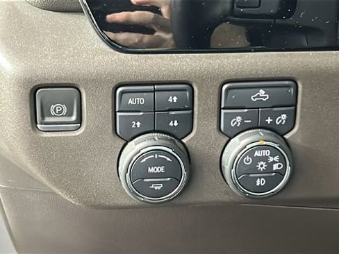 Used 2023 Chevrolet Silverado 1500 LT Trail Boss w/ Convenience Package II AWD/4WD image 20