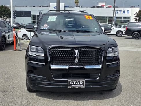 Used 2023 Lincoln Navigator L Reserve w/ Monochromatic Package AWD/4WD image 2