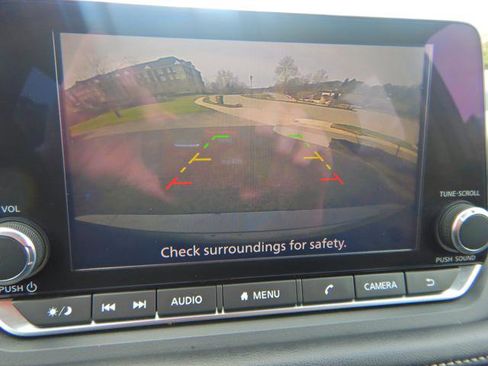 Used 2024 Nissan Rogue SV image 19