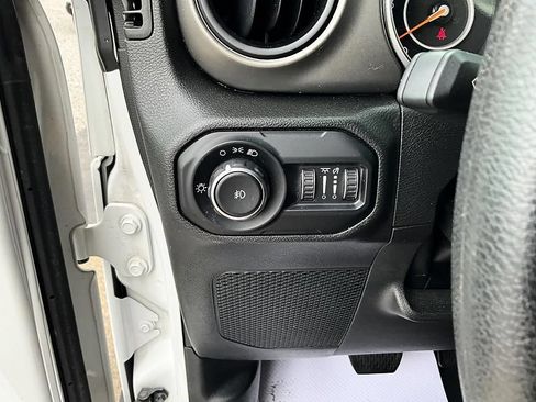 Used 2022 Jeep Wrangler Sport AWD/4WD image 16
