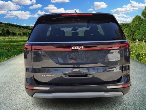 Used 2022 Kia Carnival LX image 5