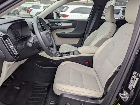 Used 2020 Volvo XC40 T4 Momentum w/ Protection Package Premier FWD image 20