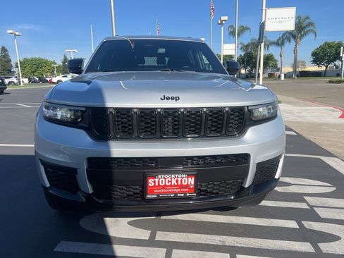 Used 2024 Jeep Grand Cherokee L Altitude image 5