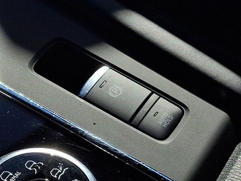 Used 2024 Mitsubishi Outlander SE image 26